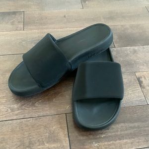 Lululemon Restfeel Women's Slide side 9 black